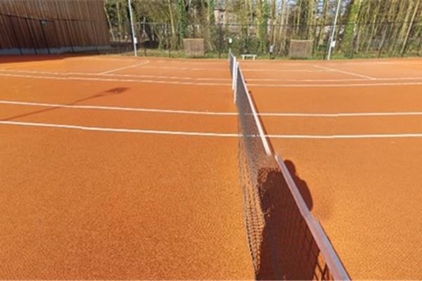 Aanleg indoor atletiekpiste in PU, kunststof tennisveld en multisport KU Leuven - Sportinfrabouw NV